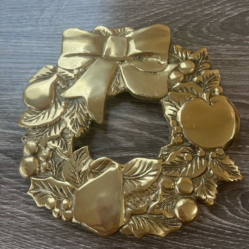 Rubel 81 Brass Christmas/Holiday Wreath Trivet Vintage Hot Plate